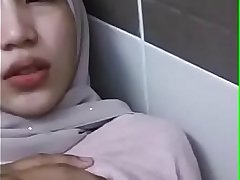 Sexy Kashmiri muslim hijabi girl fucked boobs show