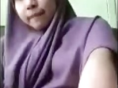 asian muslim schhol girl showing her pussy by cam