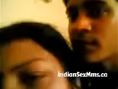 Indian MILF opens her Blouse and Exposes her Boobs (new)