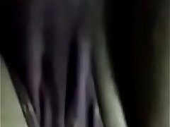bangalore girl pressing boobs and fingering mms clip