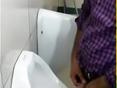 indian metro station public toilet pissing spy video.MP4