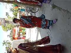 low hip saree show by young married bhabhi